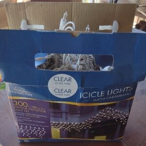 Holiday Time Icicle Lights with Clear White Wire 300 Count NWT